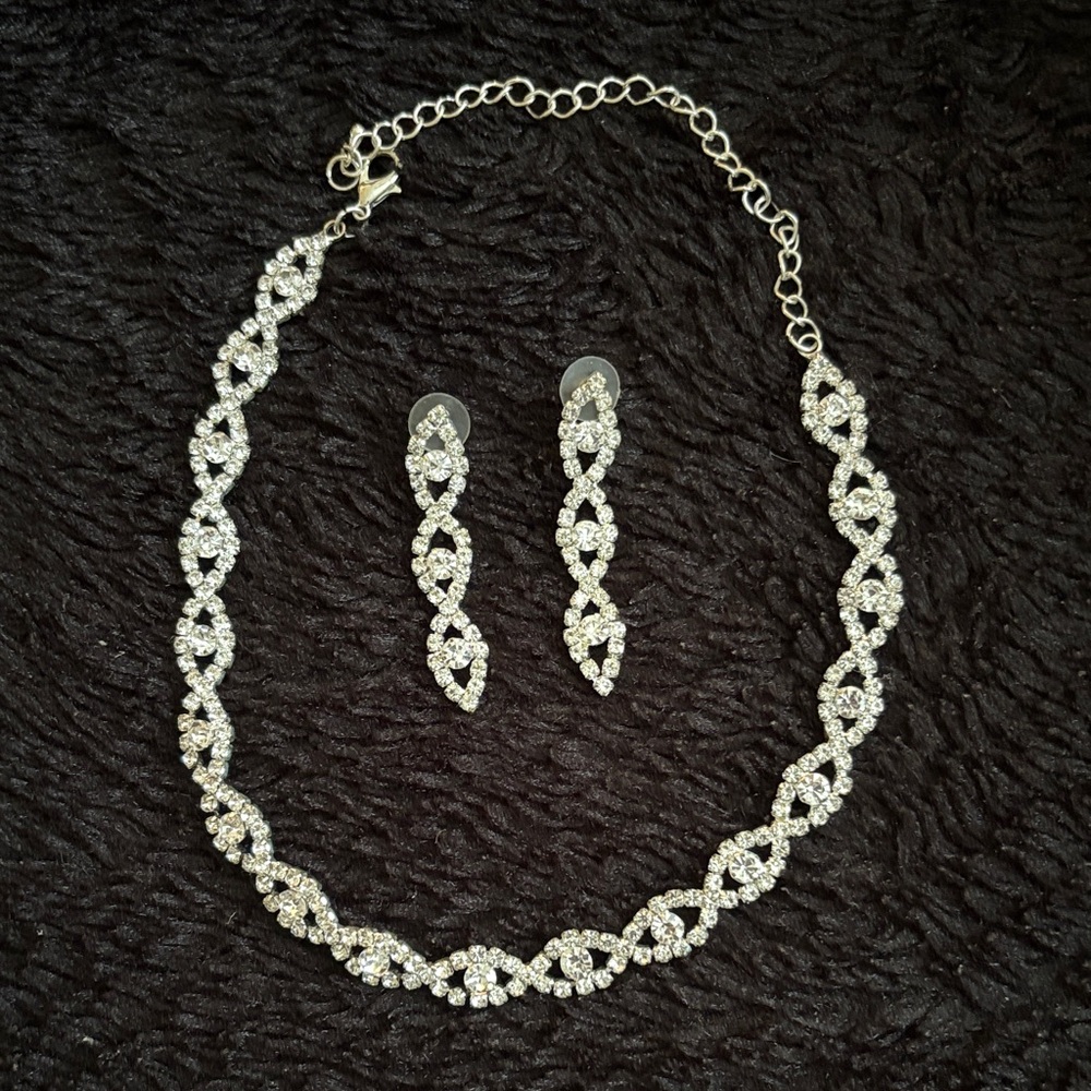 Elegant Silver Jewelry Set (Costume Jewelry)